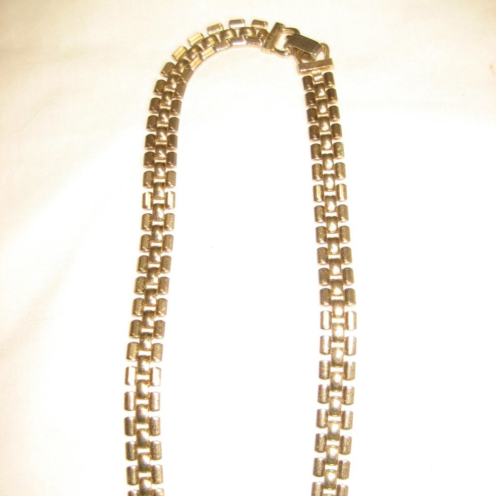 VINTAGE CORO PEGASUS GOLDTONE  CHAIN 16"L